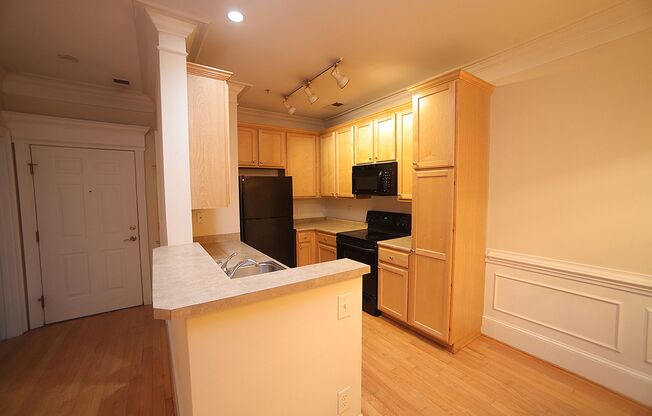 2 beds, 2 baths, $1,595, Unit Unit 108