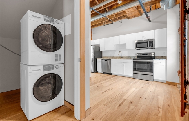 2 beds, 1.5 baths, 1,011 sqft, $3,900, Unit 105