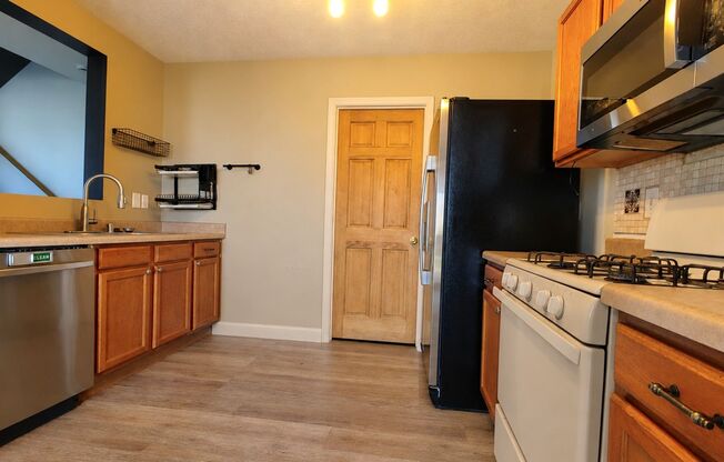 Cozy 3 Bedroom 2.5 Bathroom Home In Ventana Ranch!