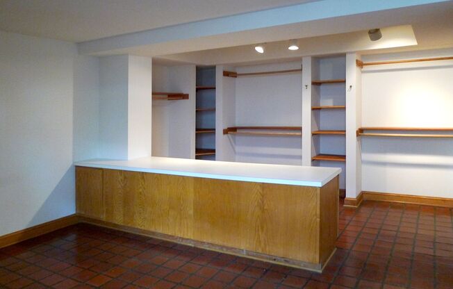 1 bed, 1 bath, 410 sqft, $1,125, Unit 24 - D