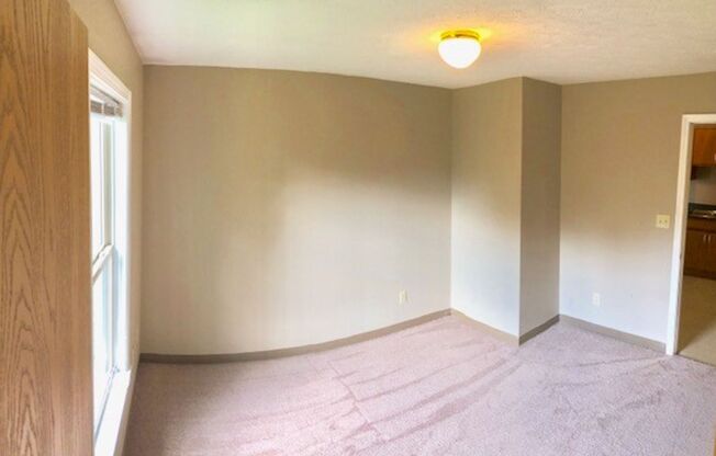 2 beds, 1 bath, $866, Unit 002