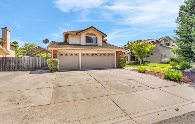 WONDERFUL NEIGHBORHOOD...WELL MAINTAINED 3 BED/2.5BATH FAMILY HOME!!