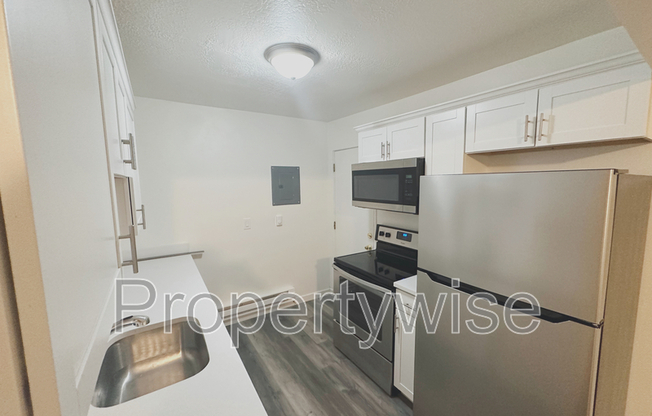 1054 W 1520 N