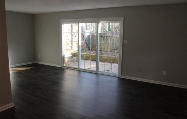 121 CHARLESTOWNE CIR