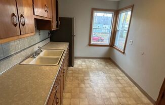 3 beds, 1 bath, $910