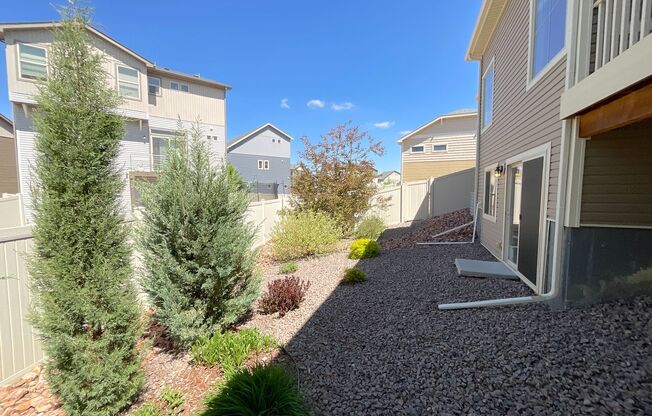 3 beds, 2.5 baths, $2,550