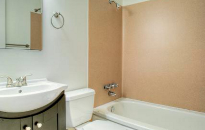 Convenient 1bd 1bth Minutes to Mt. Baker Light Rail!