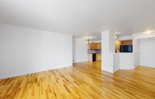 2 beds, 2 baths, 873 sqft, $1,810, Unit 601 W 11th Ave