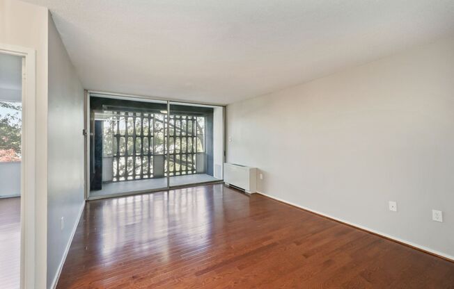 1 bedroom 1 bathroom Condo in Navy Yard!