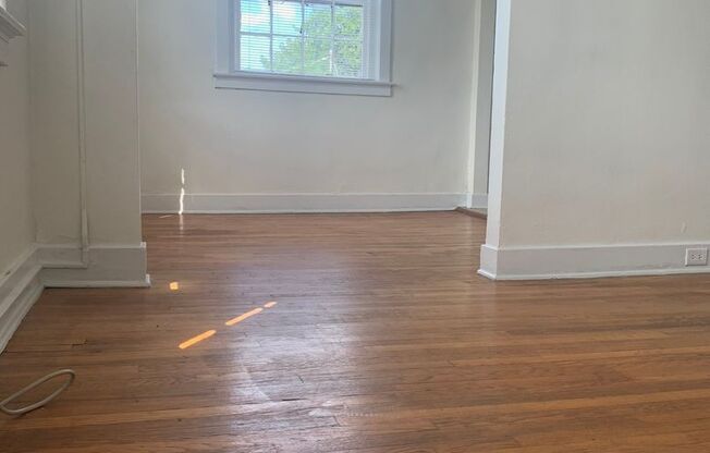 Studio, 1 bath, 636 sqft, $750, Unit B-8