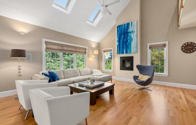 28 BURKE LN