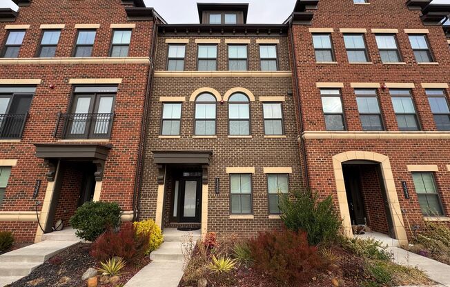 Stunning 4 Level 4 Bed 3/2 Bath Home With Balcony And Deck In Westmoore At Moorefield