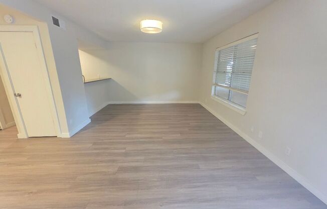 1 bed, 1 bath, 700 sqft, $1,096, Unit ELP2200-216