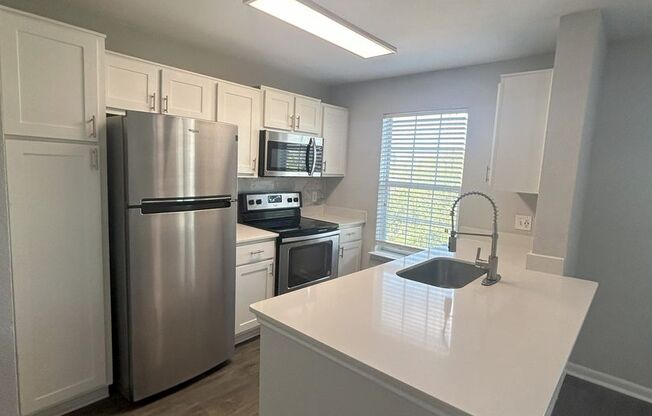 3 beds, 2 baths, 982 sqft, $1,784, Unit 1033