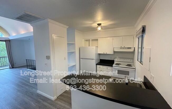 851 SW BROADWAY DR