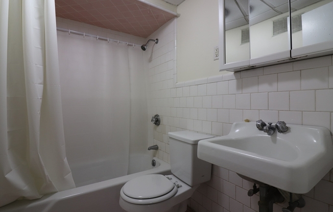 2 beds, 1 bath, $2,895, Unit B3
