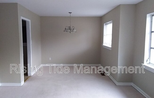 1136 DOGWOOD LN