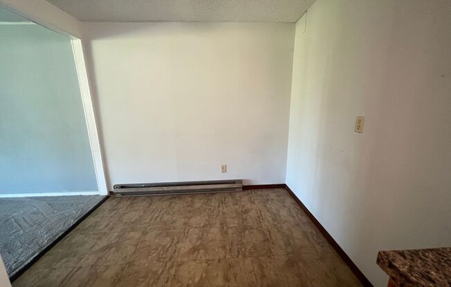 2 beds, 1 bath, $1,650, Unit B