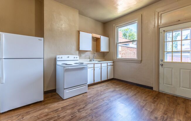 1 bed, 1 bath, $925, Unit Apt 4