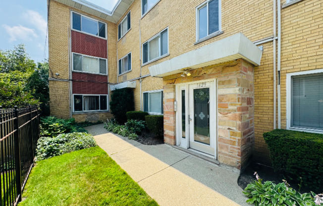 1429 W JARVIS