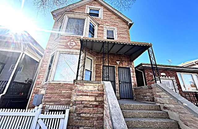 8208 S SOUTHSHORE DR