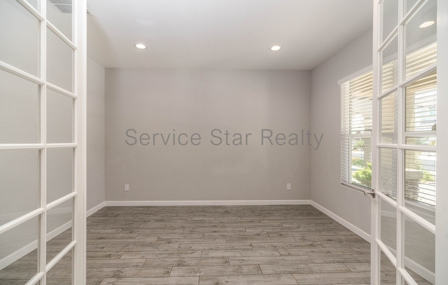 1930 E ROBB LN