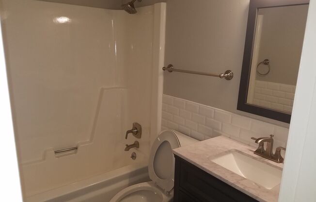 2 beds, 1 bath, 850 sqft, $950, Unit Apt D