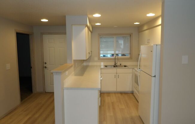 2 beds, 2 baths, 1,240 sqft, $1,940, Unit R77