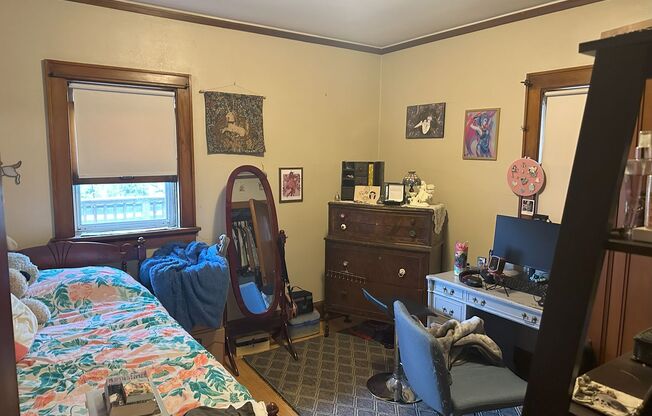 2571-2573 S. Howell Ave