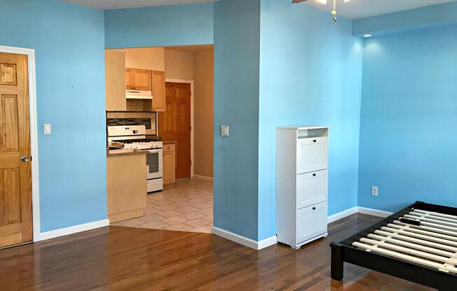 Studio, 1 bath, 500 sqft, $1,825, Unit 2R