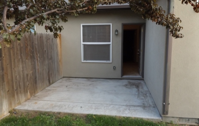 3 beds, 2 baths, $1,600