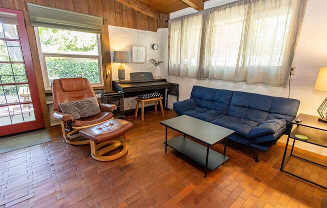 Temporary, Furnished Rental!