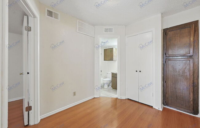 1 bed, 1 bath, 550 sqft, $1,000, Unit 323