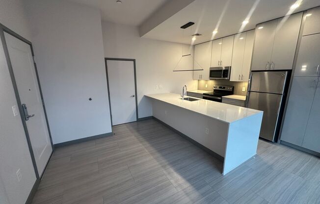 1 bed, 1 bath, 640 sqft, $1,595, Unit 605