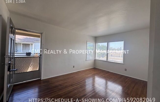 4841 1/2 CLARK AVE