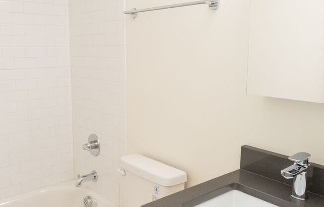 2 beds, 1 bath, 679 sqft, $2,150, Unit 56-6