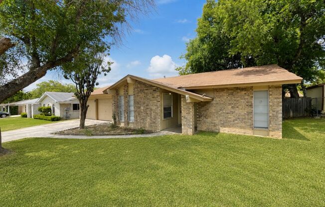 Spacious single-story rental offering 3 bedrooms, 2 full baths and approximately 1,405 square feet - Conveniently located near Loop 410, I-35, Wurzbach Parkway, shopping, dining, San Antonio International Airport and Fort Sam Houston.