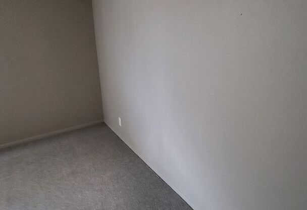 1 bed, 1 bath, 850 sqft, $1,050, Unit 6-610