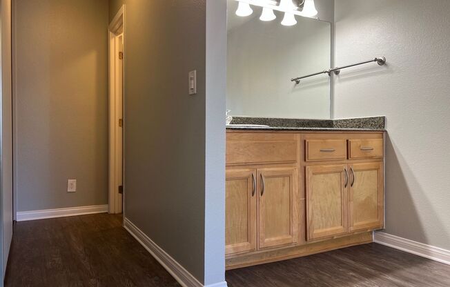 2 beds, 2 baths, 950 sqft, $2,925, Unit 1531P