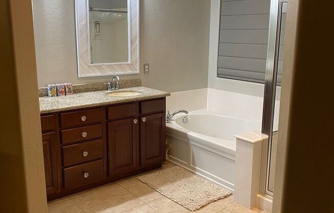 Upgraded and Spacious 5 Bed/3 Bath in Northwest Phoenix