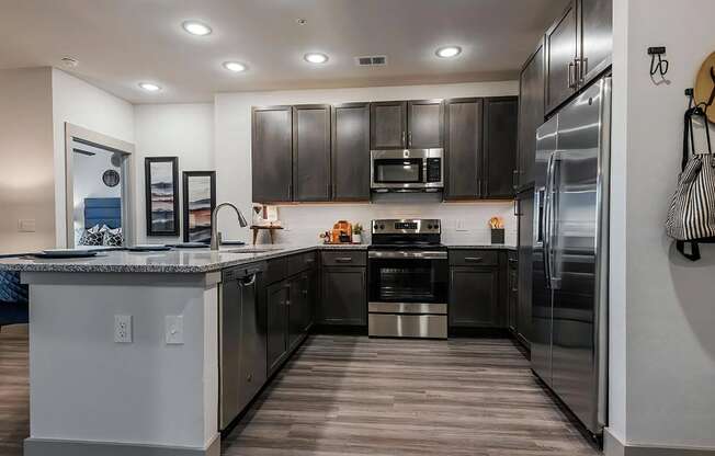 Gorgeous U Shaped Kitchen