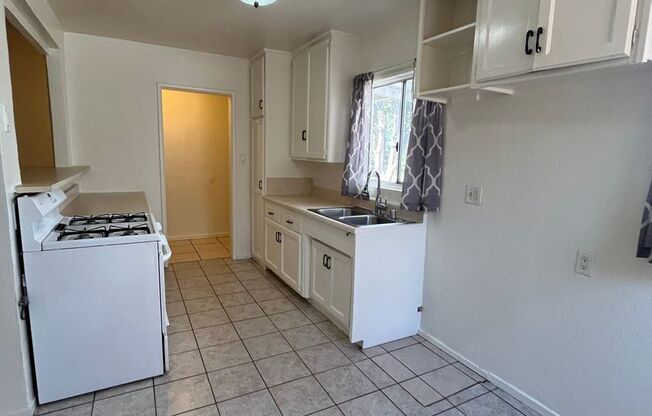 3 beds, 2 baths, $2,500