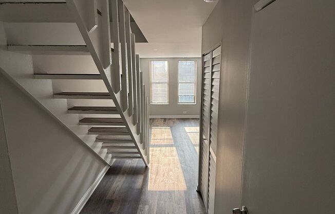 2 beds, 1.5 baths, $2,700, Unit 303