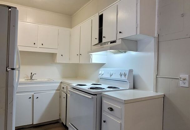 2 beds, 1 bath, 850 sqft, $750, Unit 1