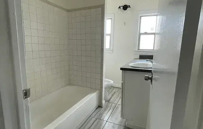 1642 W 38 ST