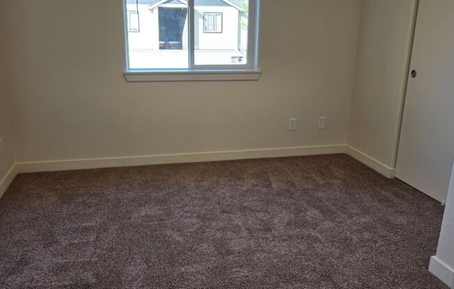 3 beds, 2 baths, 1,075 sqft, $2,050, Unit 213