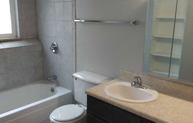 1 bed, 1 bath, 750 sqft, $867, Unit Unit 4