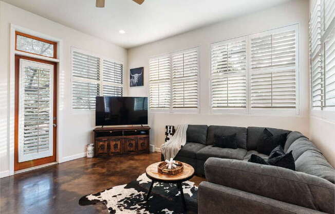 2612 CARNARVON LN