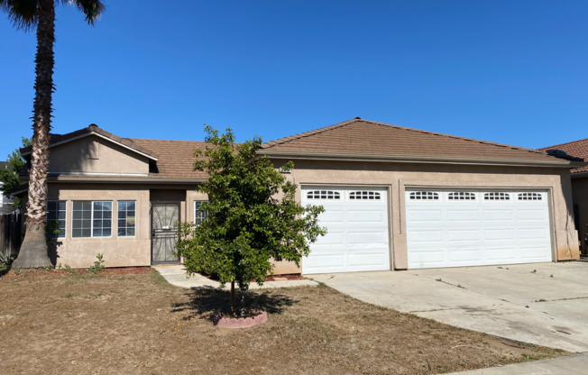 $2,100  Belmont & Fowler, 4 Bedroom With 3 Car Garage - N Burgan Ave, Fresno