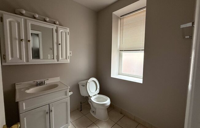 2 beds, 1 bath, 736 sqft, $1,350, Unit 6